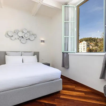 Palais De - Elegant With Sea View Apartment